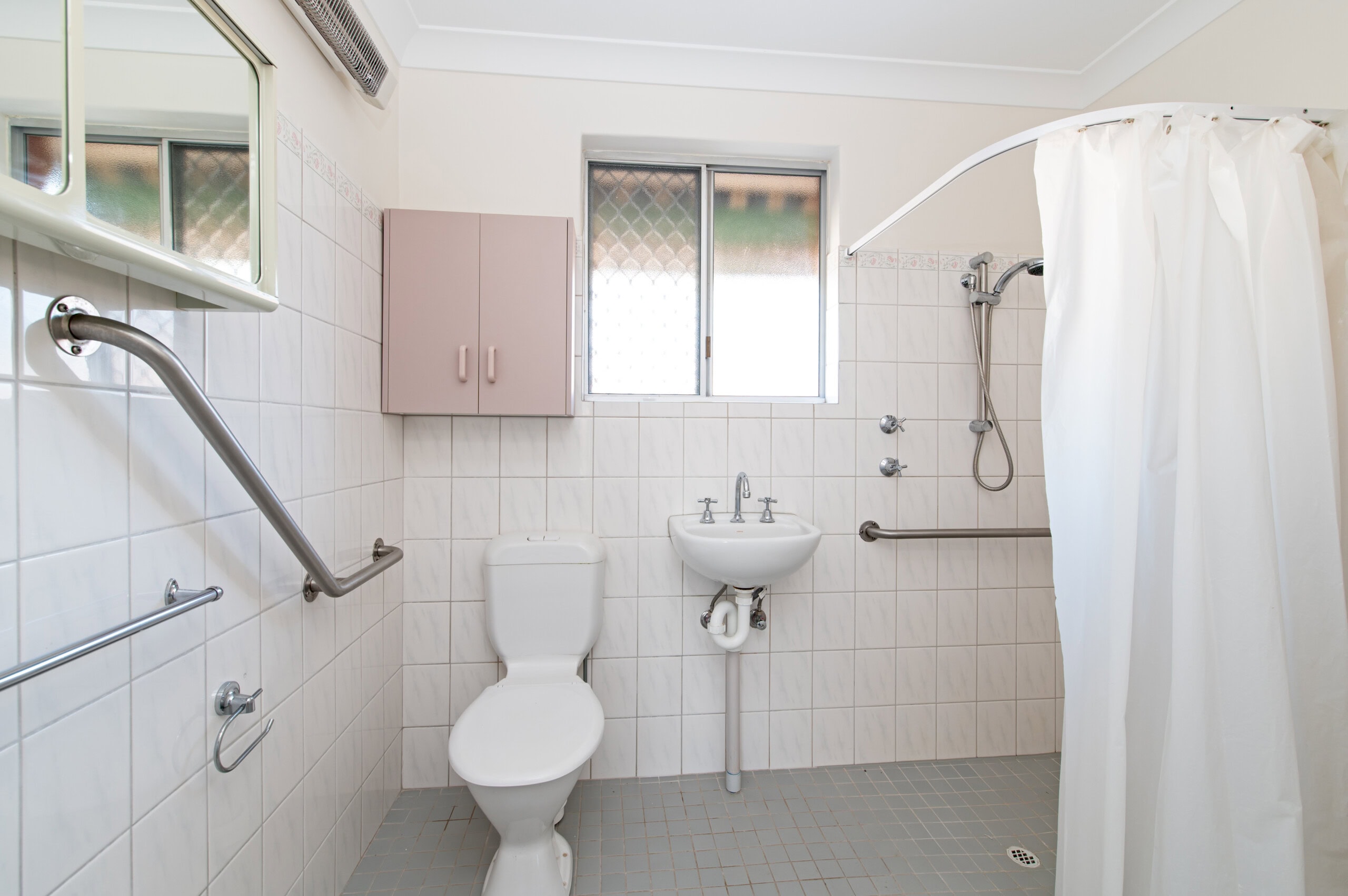 Willason unrenovated bathroom