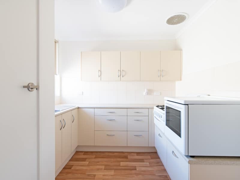 5-Westminster-kitchen-old-800x600