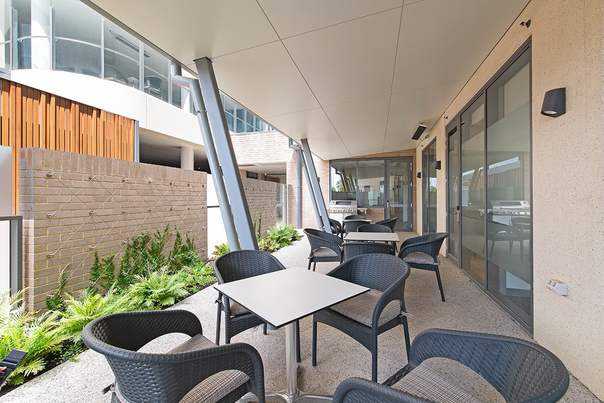 unitingsa-vista-apartments-retirement-living-bbq-area